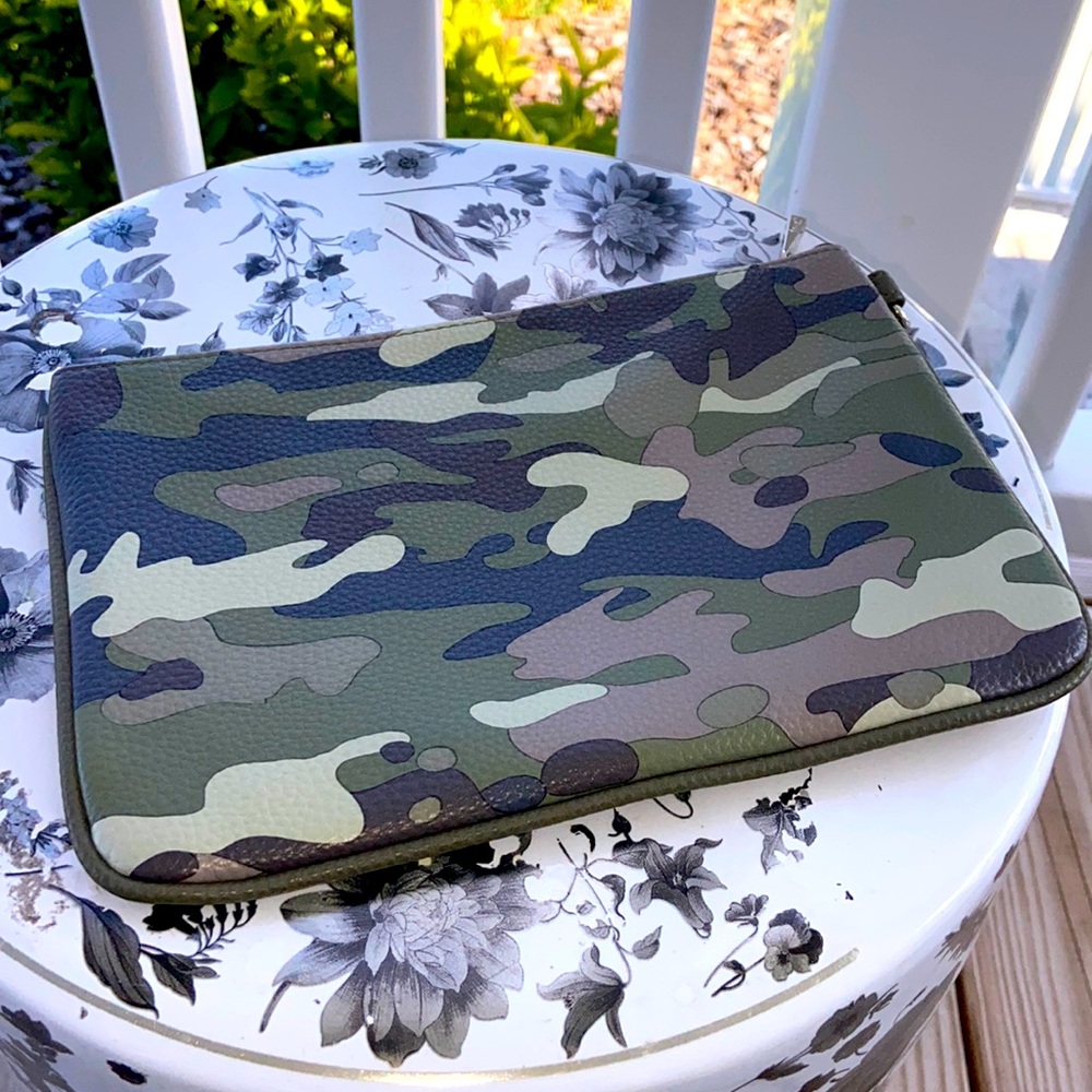 Thirty One Wristlet